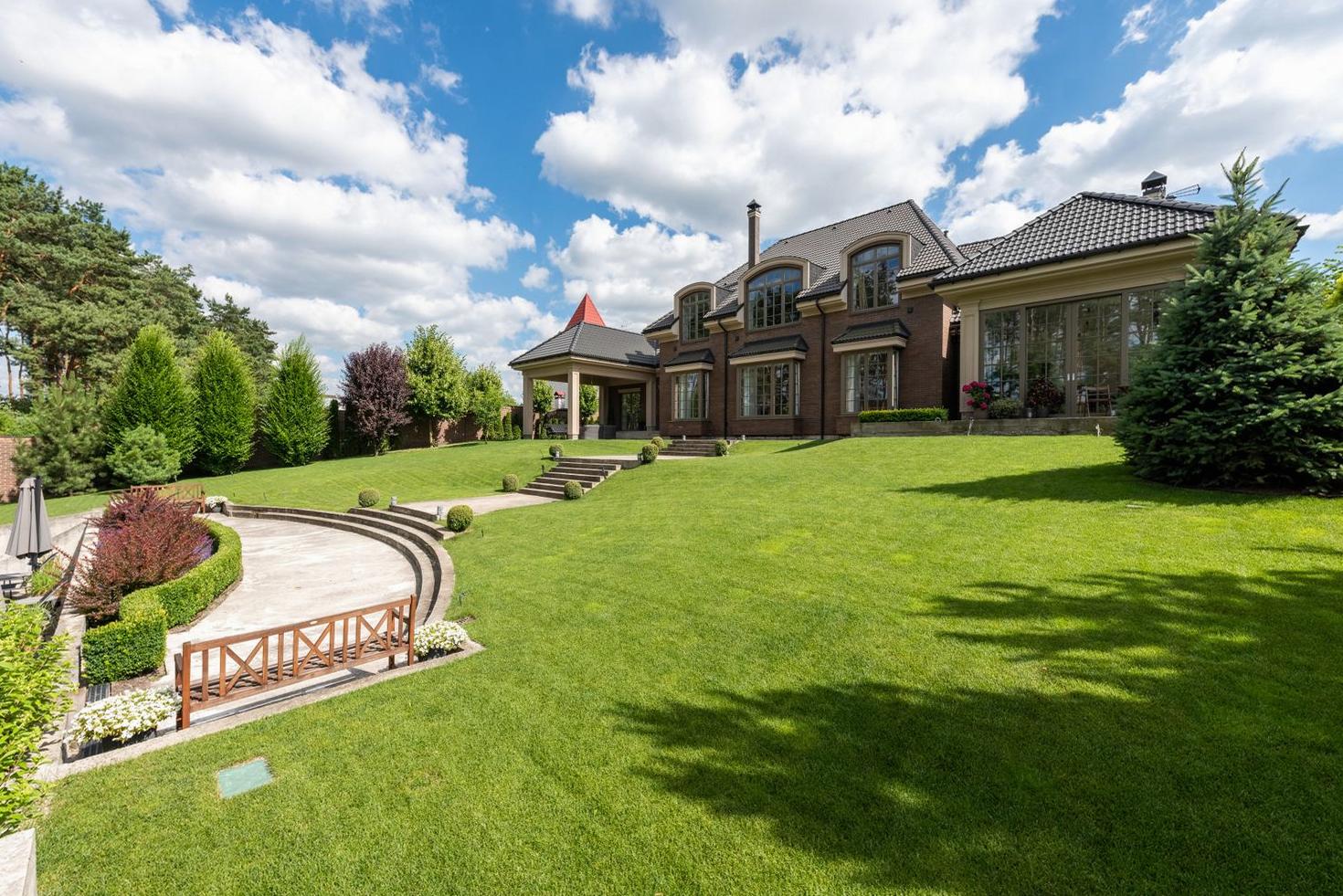 Beautifully maintained lawn